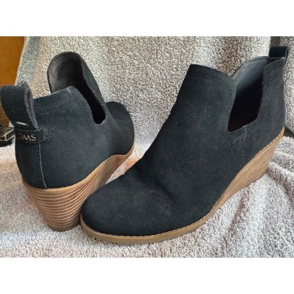 TOMS Women's Kallie Cutout‎ Black Suede Booties Boot sz 10 Wedge Heel Ankle EUC - Picture 5 of 9